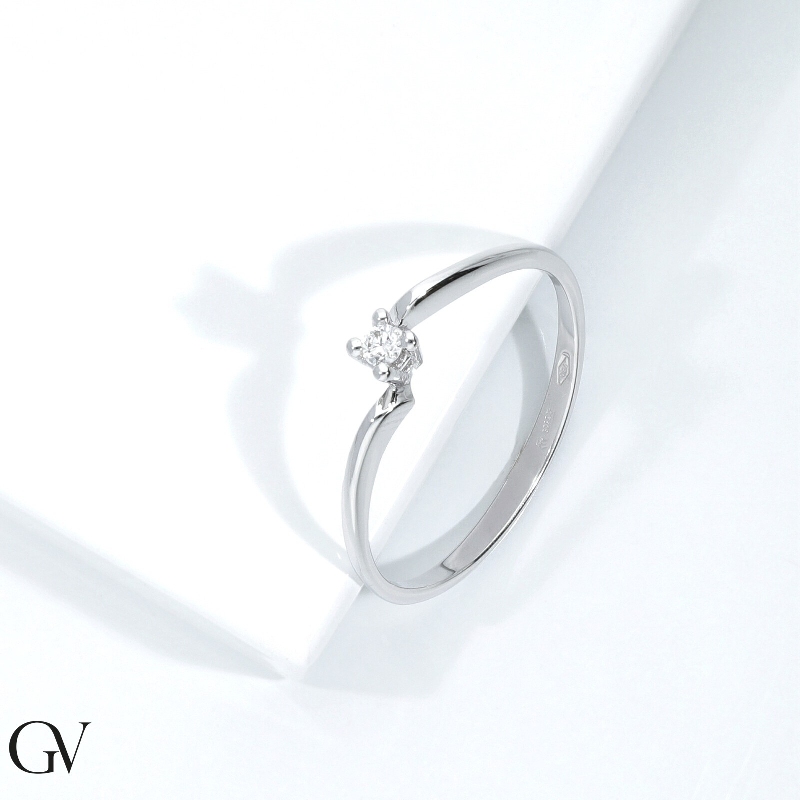 White gold 18k solitaire diamond ring 0,04 ct 