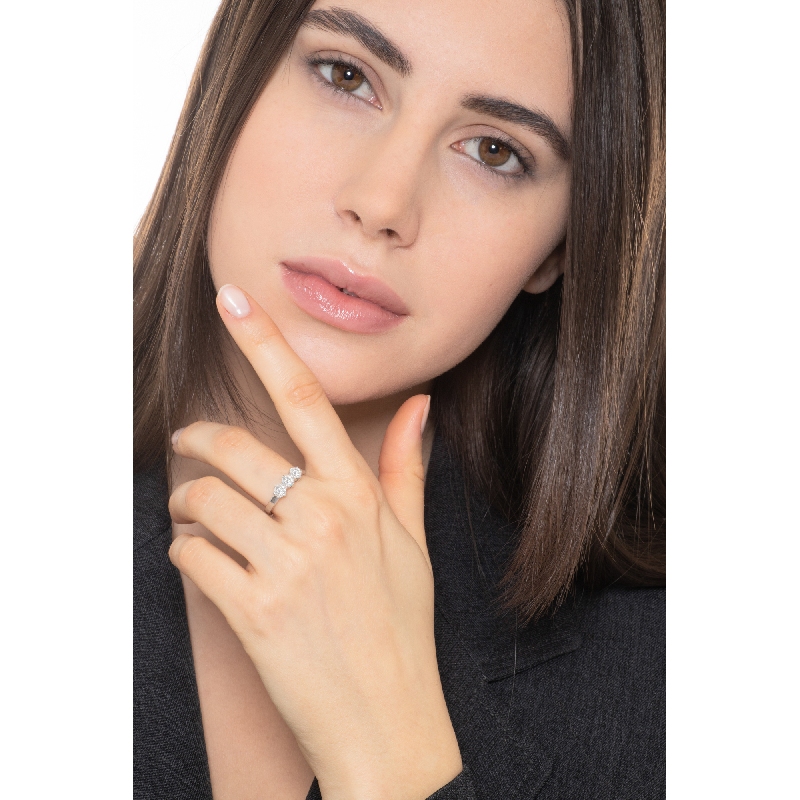 White gold 18k trilogy ring with 0,90 ct diamonds