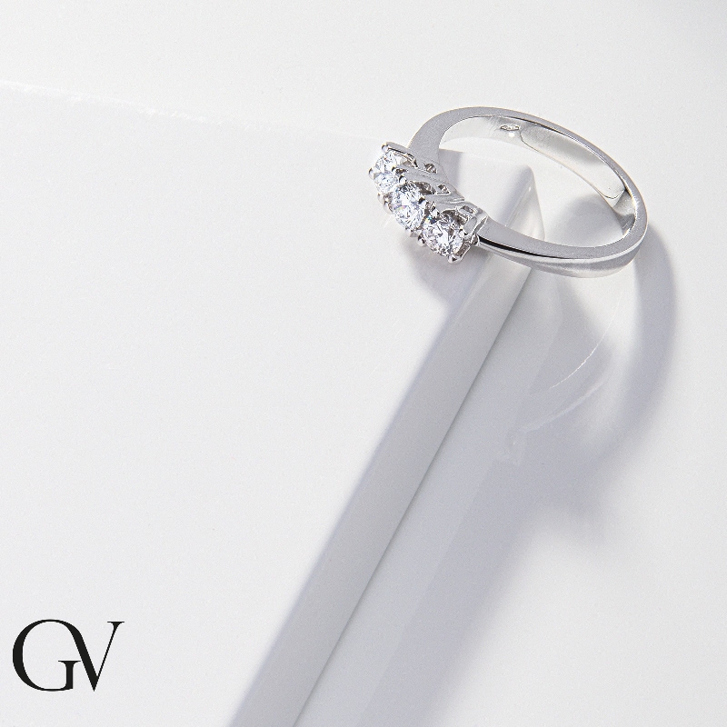 Trilogy ring white gold 18k with diamonds 0,60 ct