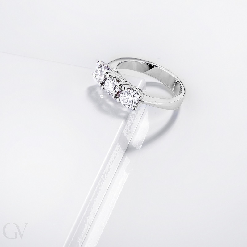 White gold 18k trilogy ring with 1,20 ct diamonds