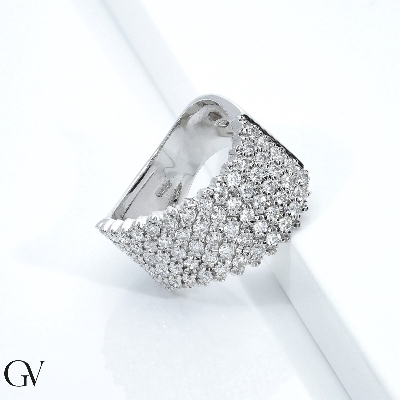 Band ring in white gold 18k wave shaped with diamonds 