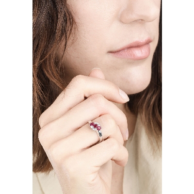 White gold 18k trilogy ring with rubies and diamonds