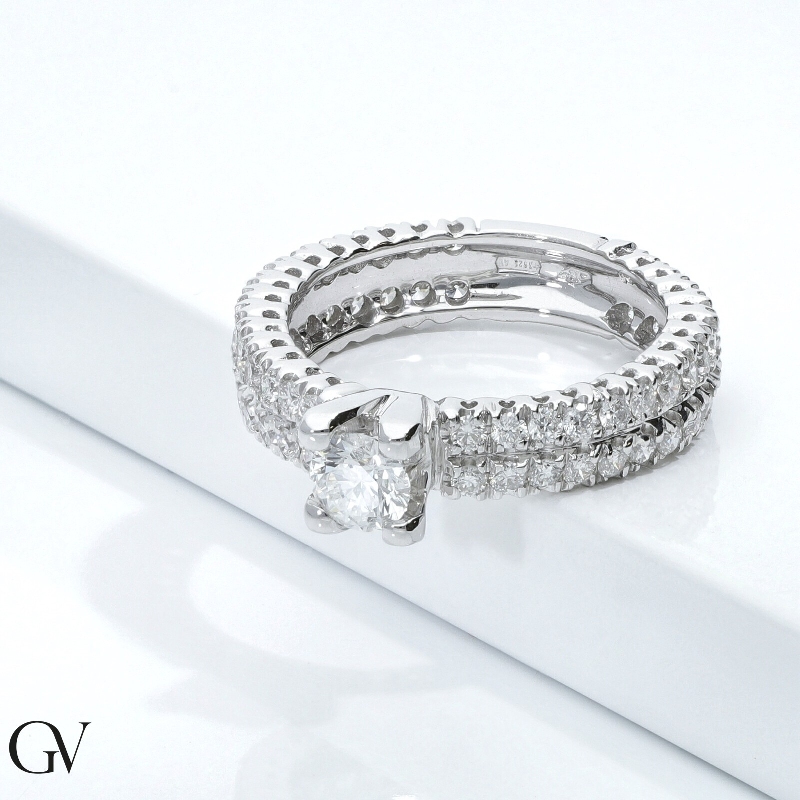 Montatura anello fascia con diamanti sul gambo