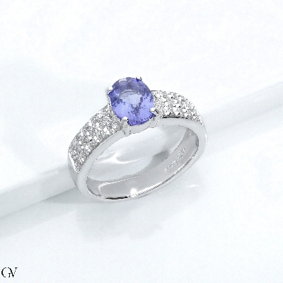 White gold 18k ring with central tanzanite and three diamonds rows