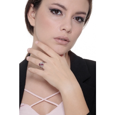 White gold 18k band ring with two central rubies and diamonds 