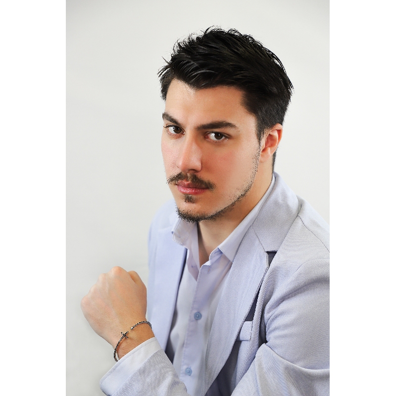 Bracciale flessibile in oro bianco 18k con Croce in diamanti neri e bianchi