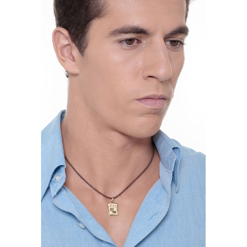 Parchment shape pendant in 18k yellow gold 