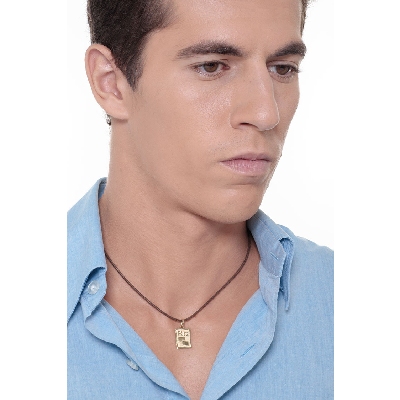 Parchment shape pendant in 18k yellow gold 