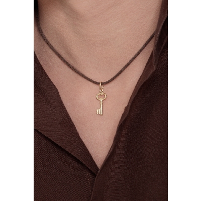 Key pendant in 18k yellow gold