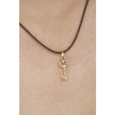 Key pendant in 18k yellow gold