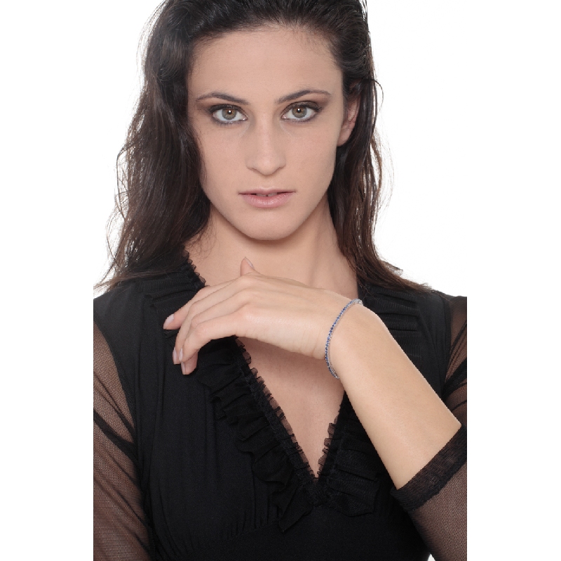 Bracciale Tennis in oro Bianco 18k con Zaffiri Blu, larghezza maglia 2,40 mm circa