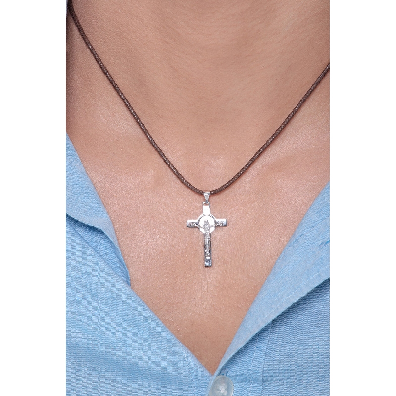 Religious cross pendant in 18k white gold