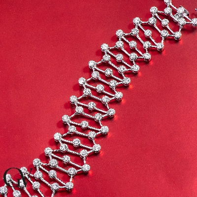 Fancy bracelet with diamonds 