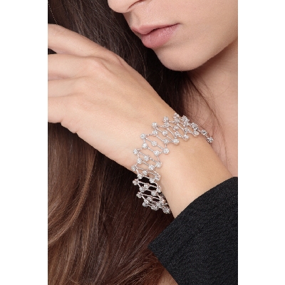 Fancy bracelet with diamonds 