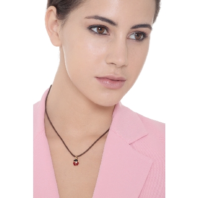 Ciondolo coccinella in oro giallo 18k smaltato, 1,5 cm.