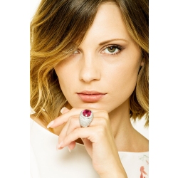 White gold 18k ring with a ruby oval cut and diamonds pavé 2