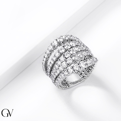 18k white gold ring with 5 rows of round cut diamonds