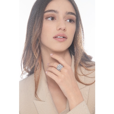 18k white gold ring with 5 rows of round cut diamonds