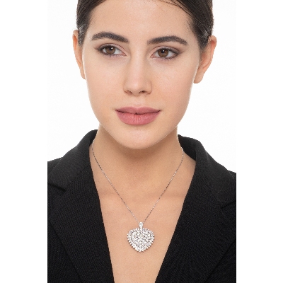 Heart pendant with pavé of diamonds 