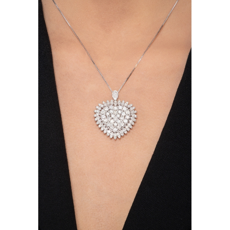Heart pendant with pavé of diamonds 