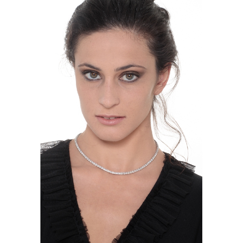 Collana tennis lineare in oro bianco 750 e diamanti