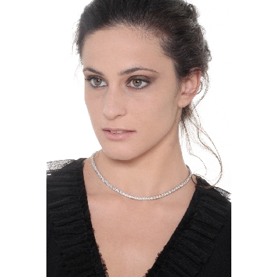 Collana tennis lineare in oro bianco 18k e diamanti