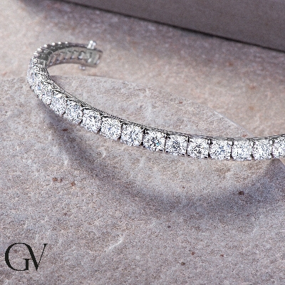 18k white gold tennis bracelet with diamonds