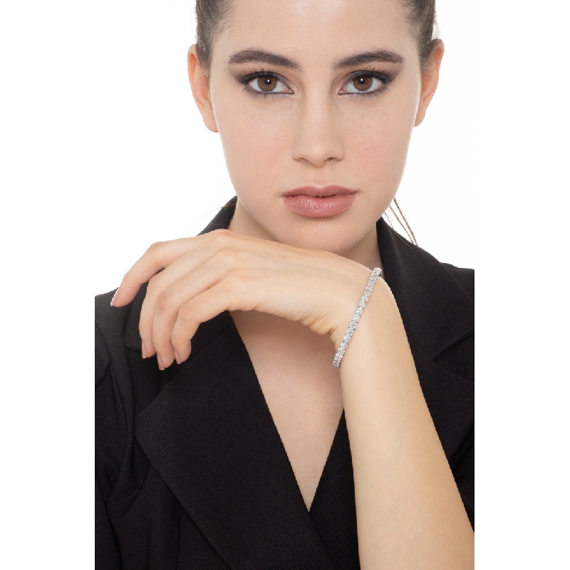 18k white gold tennis bracelet with diamonds