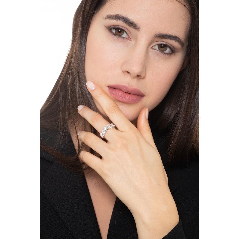 Anello fedina in oro bianco 18k con cinque diamanti, 1.90 ct