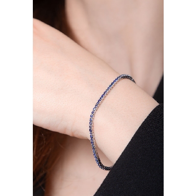 Tennis bracelet with sapphires