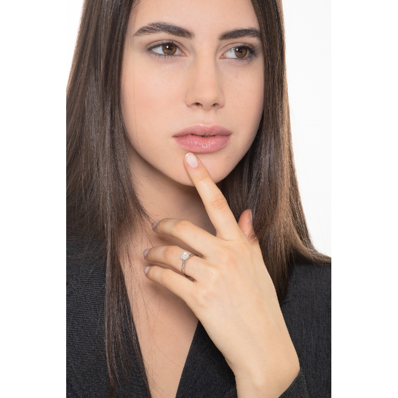 Anello solitario in oro bianco 18k con diamante da 0.90 ct