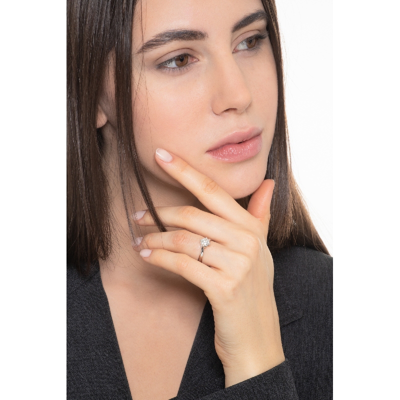 Solitario griffe a quattro punte in oro bianco 18k con Diamante ct. 0,90