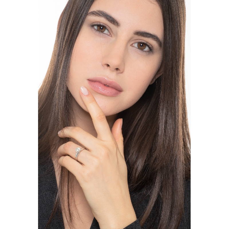 Solitario in Oro bianco 18k con diamante di 0.90 ct. 