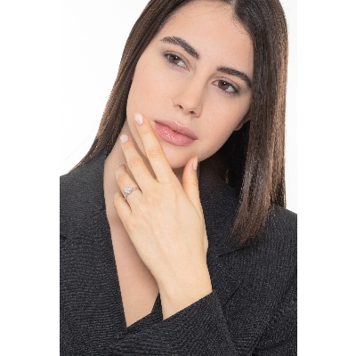 Solitario quattro griffe in Oro bianco 18k con incastonato diamante di carati 0,90