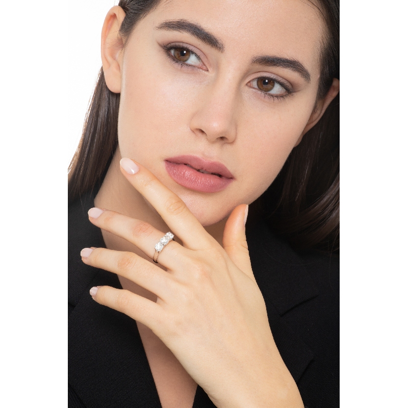 Anello Trilogy in oro bianco 18k con diamanti, ct 1.70.