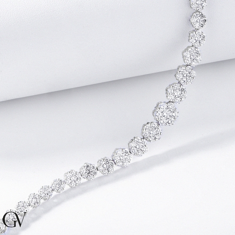 Elegant illusion bracelet with diamonds