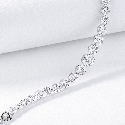 Elegant illusion bracelet with diamonds
