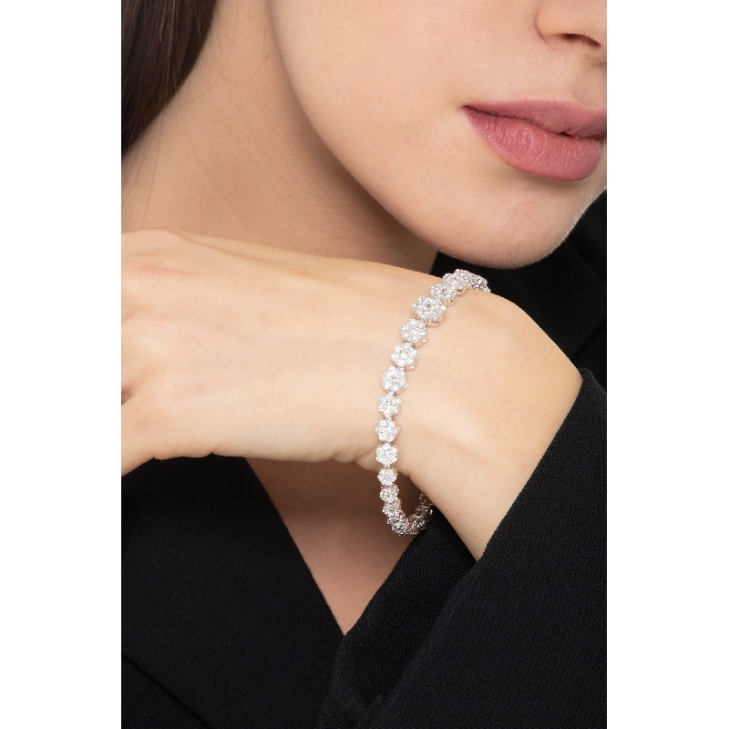 Elegant illusion bracelet with diamonds