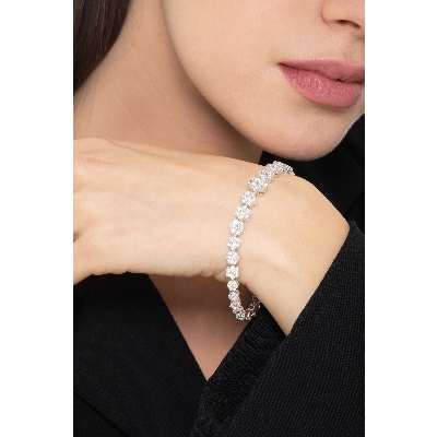 Elegant illusion bracelet with diamonds