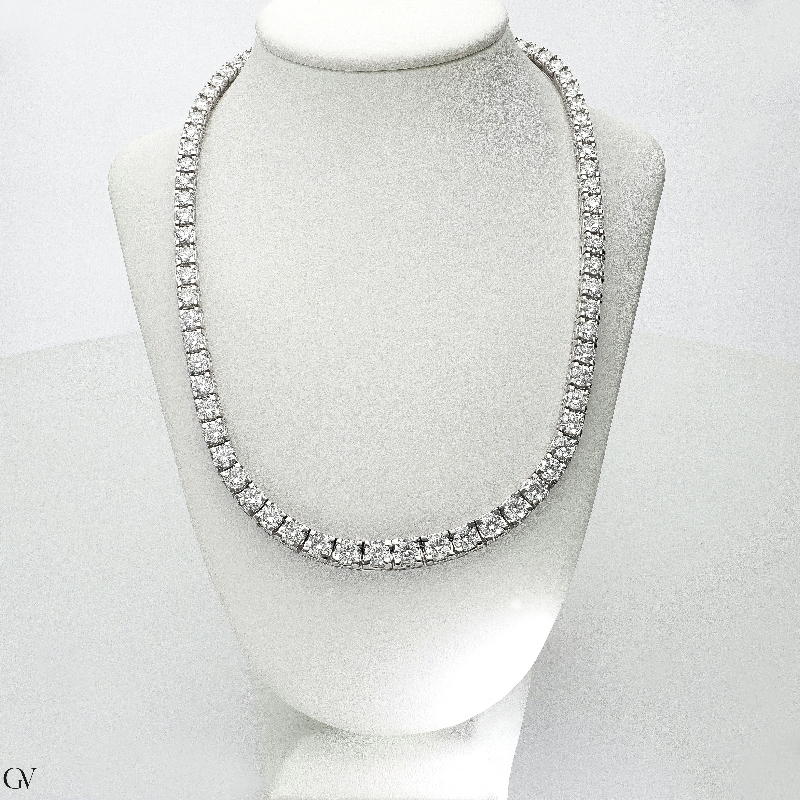 Graduated tennis necklace in white gold 18k with diamonds