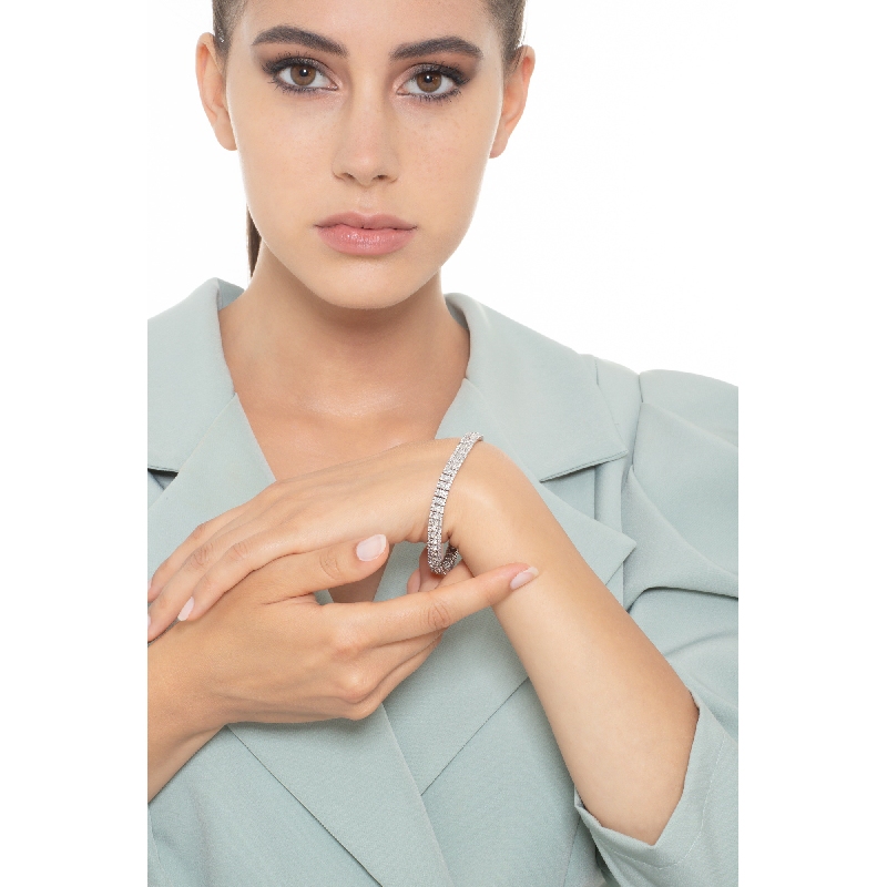 Fancy style tennis bracelet with diamonds