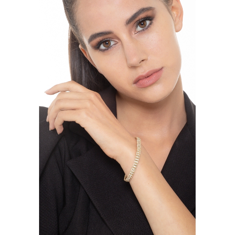 Fancy 18k yellow gold tennis bracelet with diamonds