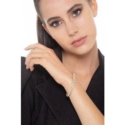 Fancy 18k yellow gold tennis bracelet with diamonds