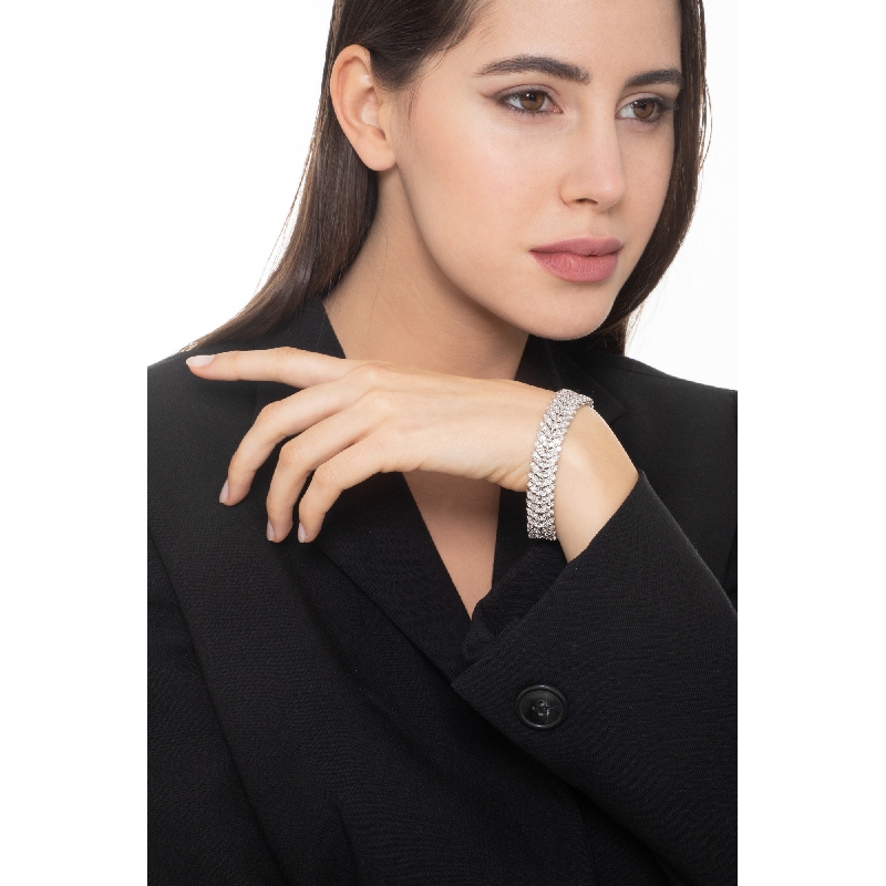 Bracciale in oro bianco 18k con maglie a spiga tipo navette in diamanti.