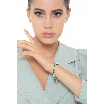 Fancy tennis bracelet with diamonds and emeralds