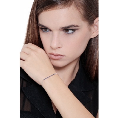 Bracciale in oro bianco 18k con barretta in Zaffiri Blu