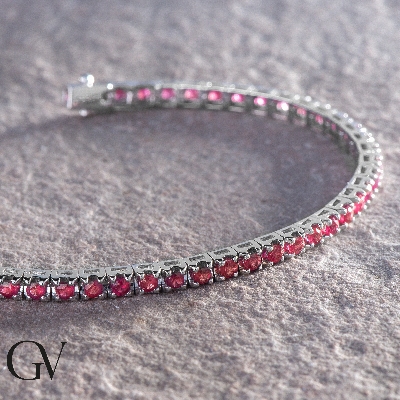 Pyramid top tennis bracelet with rubies