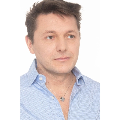 Men cross pendant with black diamonds in 18k white gold