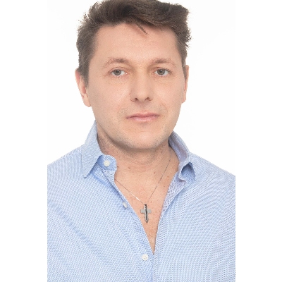 Collana con Croce uomo in oro bianco 18k e diamanti neri, catena 50 cm