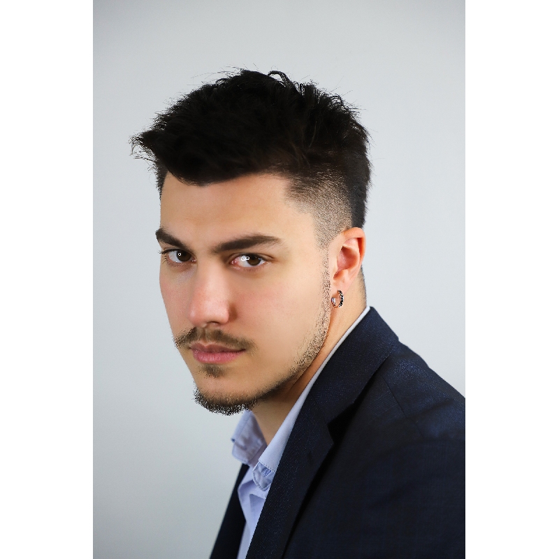 Mono orecchino a cerchio in oro bianco 18k con diamanti neri e punte brunite, Uomo